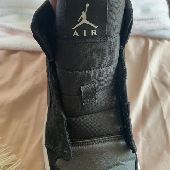 Mid Jordan 1s black and grey - Picture 2 of 5